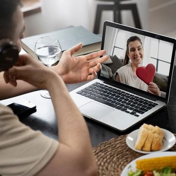 Jangan Galau! Ini 5 Cara Jadikan Momen Valentine Tetap Spesial Meski LDR dengan Pasangan