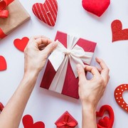 BeauPicks: Selain Cokelat, Ini Dia 5 Rekomendasi Hadiah Valentine untuk Sahabat