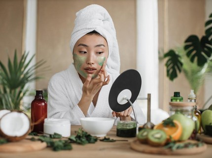 7 Rekomendasi Masker Mugwort Terbaik untuk Atasi Jerawat hingga Kulit Beruntusan