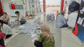 Penjual Pentol Beli Truk Isuzu Pakai Uang Koin di Kalimantan