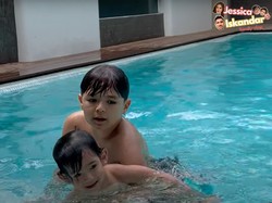 Ini 7 Manfaat Berenang untuk Anak yang Perlu Diketahui Orang Tua