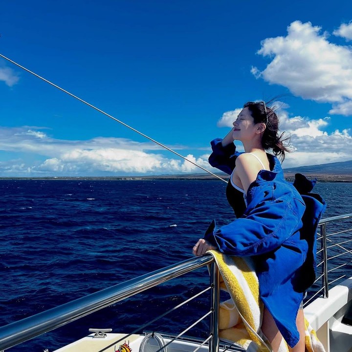 <p>Bunda penggemar K-drama pastinya sudah tidak asing dengan bintang <em>Love Next Door</em> satu ini. Aktris Jung So Min diketahui tengah menikmati masa senggangnya dengan liburan di Hawaii bersama keluarga. (Foto: Instagram@somin_jj)</p>