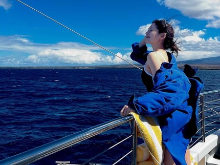 5 Potret Outfit Jung So Min Bintang Drakor Love Next Door Liburan di Hawaii