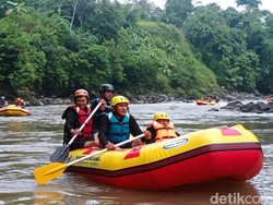 Memompa Adrenalin dengan Arung Jeram di Sungai Ciwulan Tasikmalaya