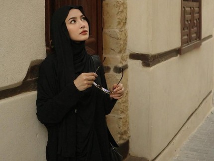 7 Potret Gaya OOTD Seleb Pakai Hijab Meleyot, dari Mahalini hingga Irish Bella