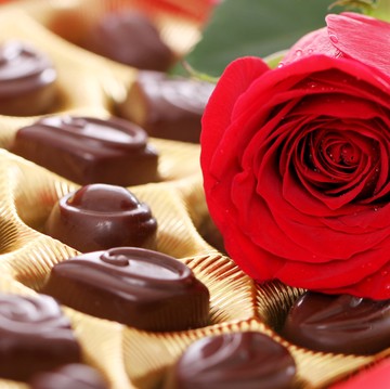 Mengapa Cokelat dan Bunga Mawar Identik dengan Hari Valentine? Ternyata Ini Alasannya...