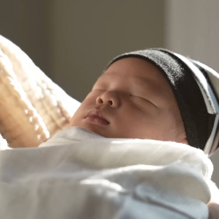 <p>Nikita Willy melahirkan putra keduanya, Nael Idrissa Djokosoetono, pada 15 Desember 2024. Saat ini, Nael pun sudah genap berusia satu bulan.  (Foto: YouTube Nikita Willy Official)</p>