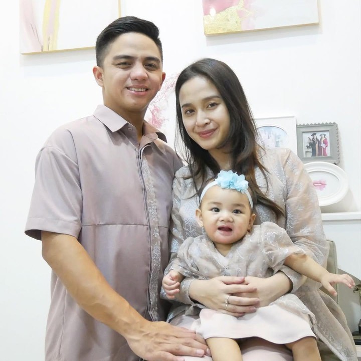 <p>Nimaz resmi menikah dengan Muhammad Mirza pada Januari 2022. Dari pernikahan ini, Nimaz dikaruniai seorang putri bernama Sienna Mara Mazira, yang lahir pada 12 Juli 2023. (Foto: Instagram @nimazdewantary)</p>