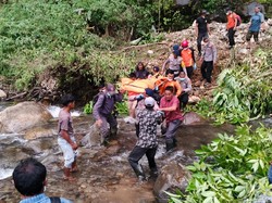Sekeluarga Hanyut Ketika Hendak Hadiri Pesta, 2 Ditemukan Tewas