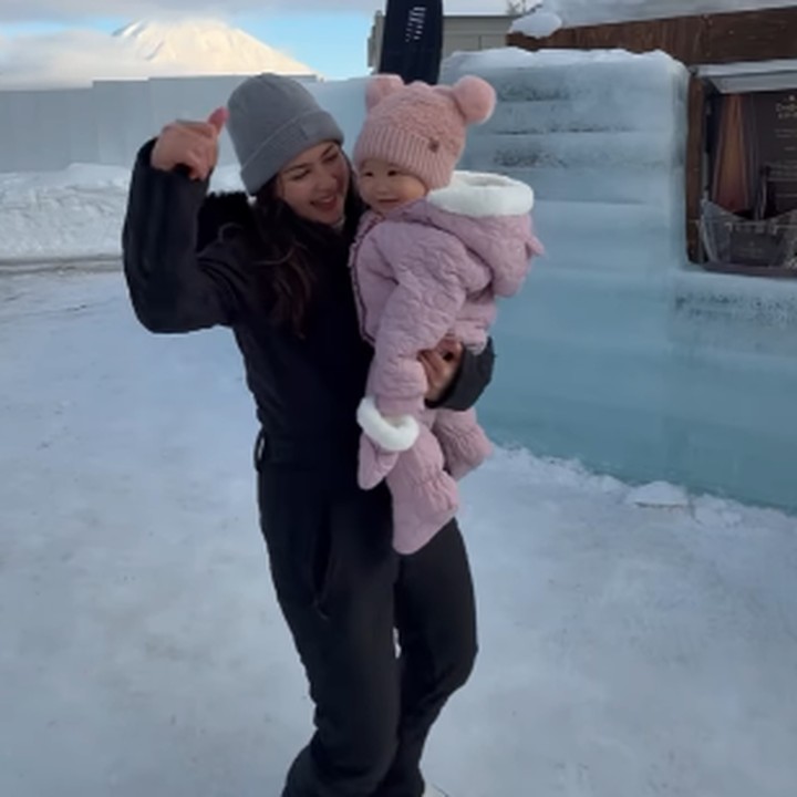 <p>"Membuat kenangan satu demi satu," tutur Jessica Mila pada kolom keterangan seraya menyisipkan emotikon boneka salju. (Foto: Instagram: @jscmila)</p>