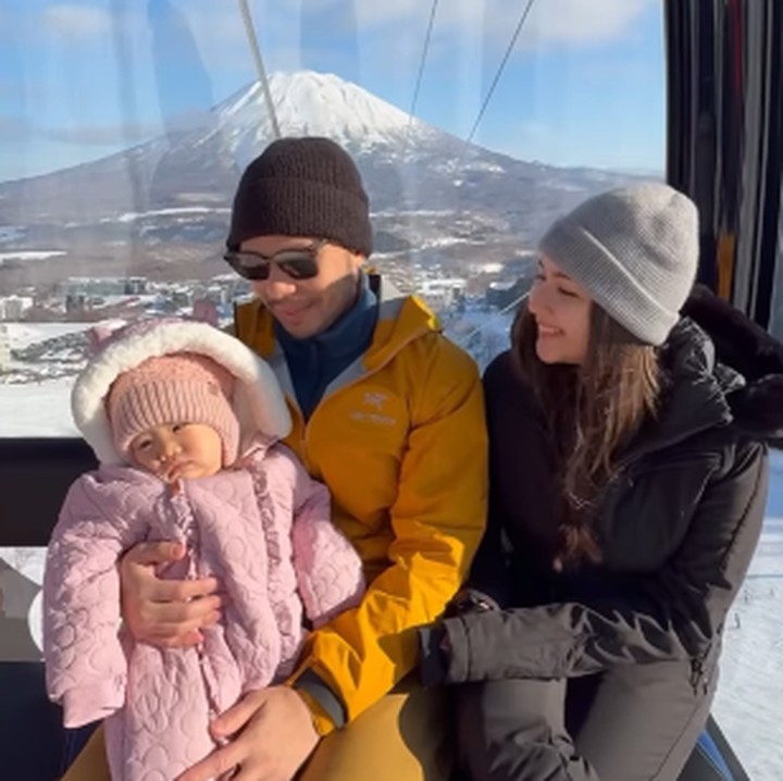 <p>Beberapa waktu lalu, Jessica Mila dan Yakup Hasibuan memutuskan untuk berlibur ke Jepang. Tidak hanya berdua, dirinya turut mengajak sang putri, Kyarra Arunika Hasibuan. (Foto: Instagram: @jscmila)</p>