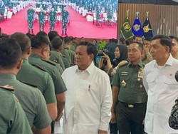 Prabowo Disambut Mars TNI Saat Beri Arahan ke Para Dansat TNI di Istana Bogor