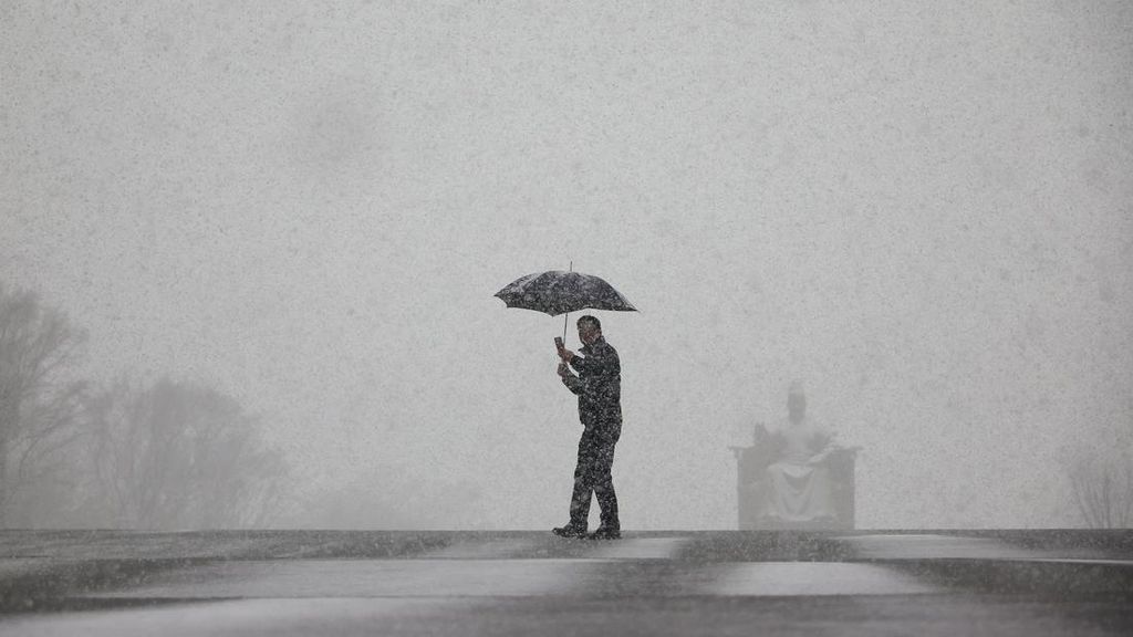 Salju dan Hujan Lebat Tewaskan 61 Orang di Afghanistan