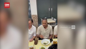 VIDEO: Momen Seru Patrick Kluivert dkk Makan Nasi Padang Pakai Tangan