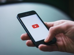 Video: Capai 1 Juta Subscriber, YouTube Kemendikdasmen Raih Gold Play Button