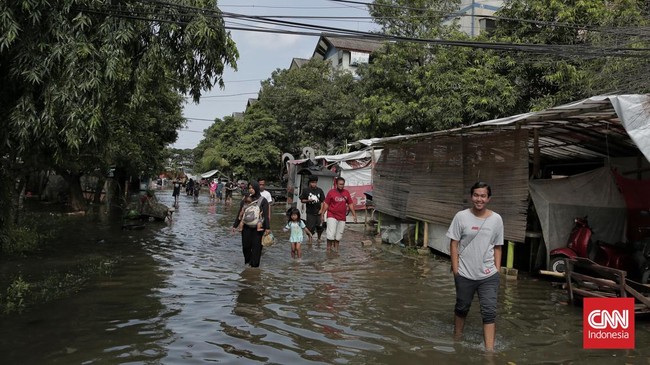 Hujan deras di Kabupaten Bogor, Jawa Barat, mengakibatkan banjir di 3 kampung di Desa Cijayanti, Babakan Madang, Jumat (28/2) malam.