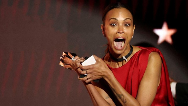 FOTO: Senyum Manis Para Pemenang Critics Choice Awards 2025