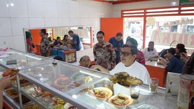 Kepala BPJPH Akan Bagikan Sertifikat Halal ke 50 Ribu Pengusaha Warteg