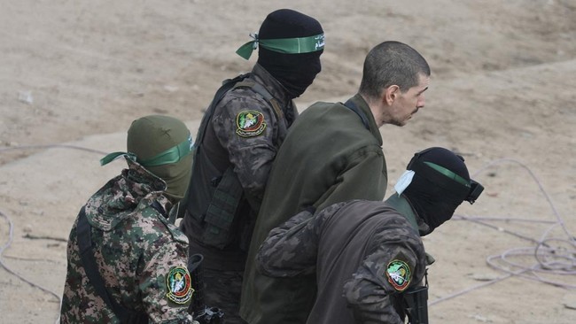 Kelompok perlawanan di Palestina Hamas akan menunda pembebasan sandera Israel yang mulanya dijadwalkan pada Sabtu (15/2).