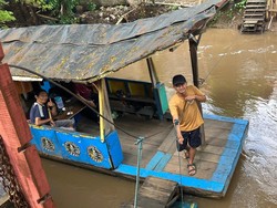 Semangat Hermawan Buka Jasa Perahu Eret dari Subuh-Malam di Pesanggrahan