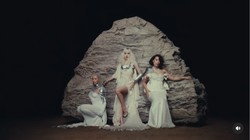 Lirik Lagu Terjemahan Born Again - Lisa feat Doja Cat & RAYE