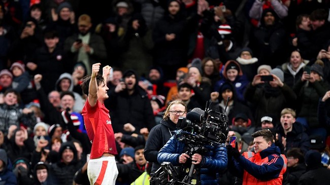 Bek Manchester United Harry Maguire berbicara soal kemenangan timnya atas Leicester di Piala FA yang diwarnai gol kontroversial dirinya.