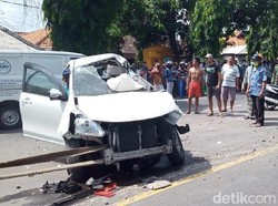 Insiden Avanza Tertabrak KA di Lamongan Renggut Nyawa 3 Orang