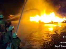 Detik-detik Kapal Terbakar di Dermaga Ancol, Sempat Terdengar Ledakaan