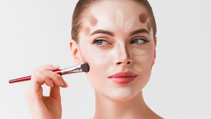 img-title Ketahui 4 Tips Memilih Contour untuk Skin Tone Kamu agar Makeup Terlihat Natural