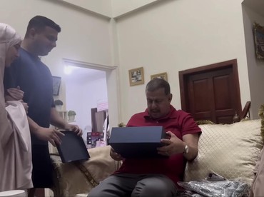 img-title Bakal Jadi Kakek, Begini Reaksi Pak Muh Saat Tahu Istri Yislam Jaidi Hamil