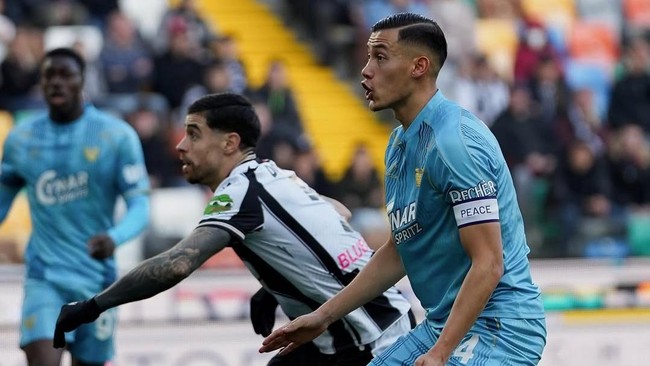 Jay Idzes Jadi Kapten Venezia dalam 2 Laga Beruntun Bek Timnas Indonesia Jay Idzes menjadi kapten Venezia dalam dua pertandingan beruntun di Liga Italia Serie A 2024/2025.