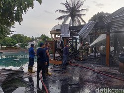 Kesaksian Warga Saat Kebakaran Cafe dan Homestay di Lamongan