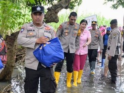 Polres Situbondo Salurkan Bantuan untuk Warga Terdampak Banjir Kendit