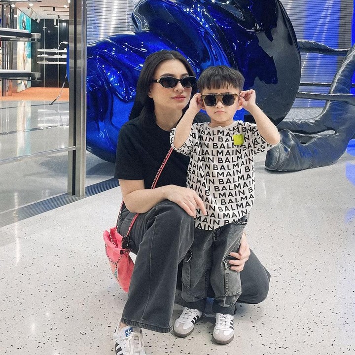 <p>Meski baru berusia tiga tahun, Adzam selalu tampil penuh gaya, Bunda. Hal ini bisa dilihat langsung melalui laman Instagram sang Bunda. (Foto: Instagram: @nathalieholscher)</p>