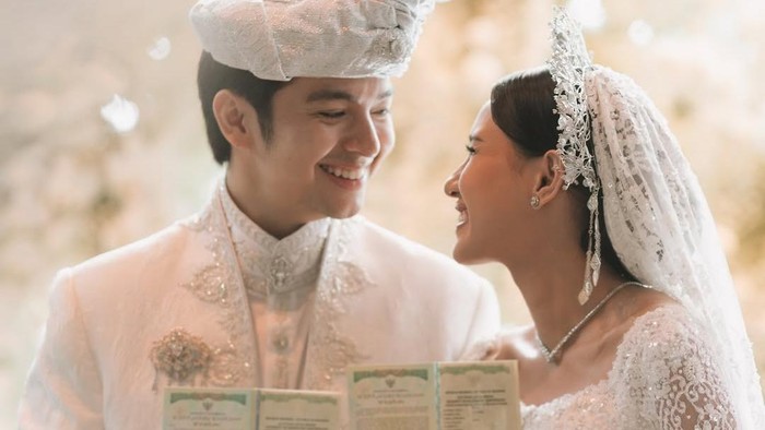 img-title Angga Yunanda dan Shenina Cinnamon Resmi Menikah, Ini 4 Potret Bahagianya!