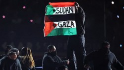 Bendera Palestina Berkibar Saat Kendrick Lamar Tampil di Super Bowl 2025