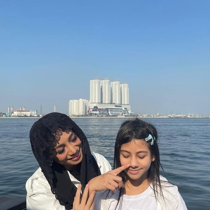 <p>Elif sendiri lahir pada 21 Agustus 2013, Bunda. Gadis cantik ini pun telah memasuki usia remaja dan akan genap berusia 12 tahun. (Foto: Instagram: @siti_perk)</p>