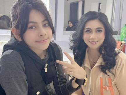 5 Potret Elif Kayla Perk Putri Siti KDI yang Blasteran Turki, Sudah Berusia 12 Tahun