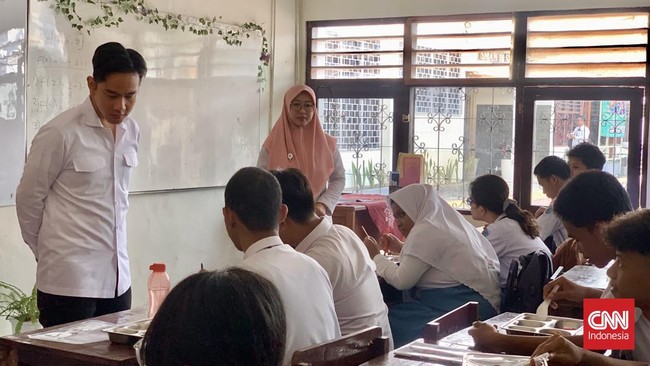 Gibran Sebut AI Masuk Kurikulum SD-SMA di Tahun Ajaran baru Wakil Presiden Gibran Rakabuming mengatakan pelajaran kecerdasan buatan akan dimasukkan ke dalam kurikulum pendidikan SD hingga SMA mulai tahun ajaran baru.