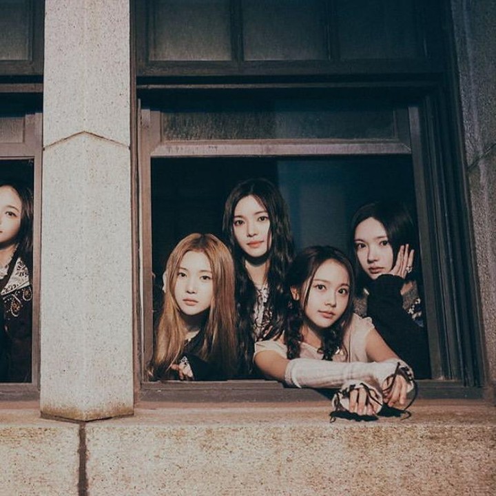 <p>Hearts2Hearts kembali membagikan beberapa foto pra-debut mereka di akun Instagram resminya. Visual mereka pun sukses menyita perhatian para penggemar K-Pop, Bunda. (Foto: Instagram@hearts2hearts)</p>