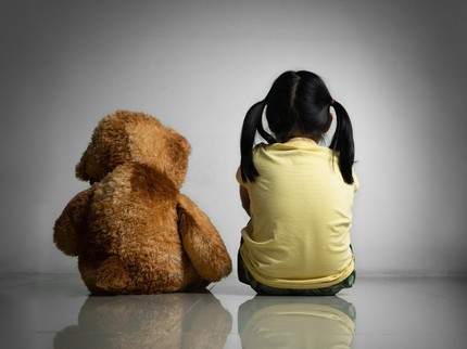 12 Tanda Sindrom Asperger yang Bikin Anak Sulit Komunikasi