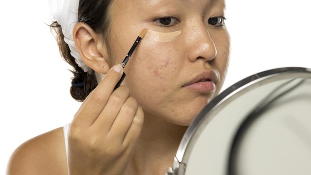 Bye Mata Panda dan Bekas Jerawat! Concealer Favorit yang Bikin Makeup Tampak Lebih Flawless!