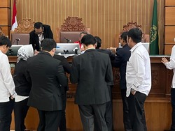 Giliran KPK Melawan Hasto di Praperadilan