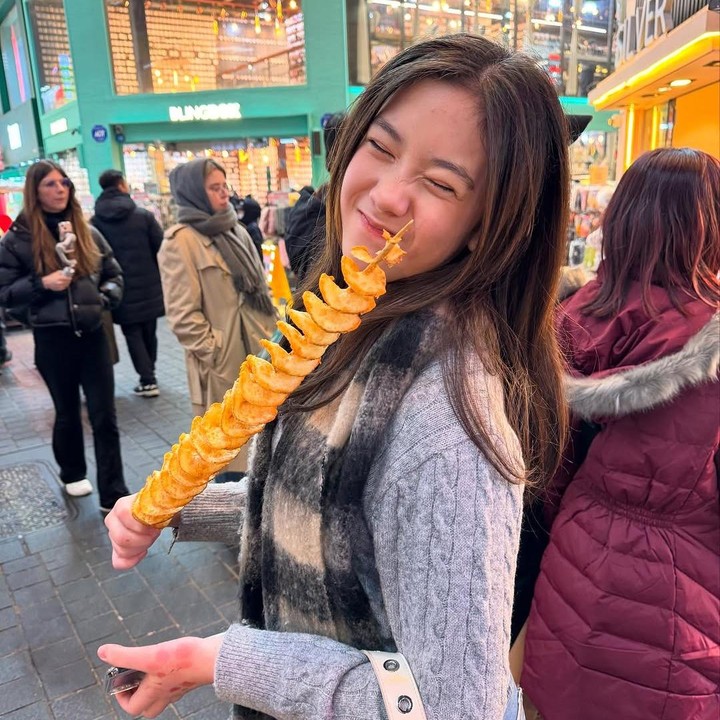 <p>“Untuk satu-satunya <em>@mikhaela.lee</em> SELAMAT ULANG TAHUN NAKK. Bahagia sehat panjang umurnya, panjang imannya, panjang berkatnya. Aku sangat mencintaimu mikii booo mamii mencintai miki selalu selamanya,” tulis Nafa, dikutip dari laman <em>Instagram@nafaurbach,</em> Senin (8/2/2025). (Foto: Instagram@nafaurbach)</p>