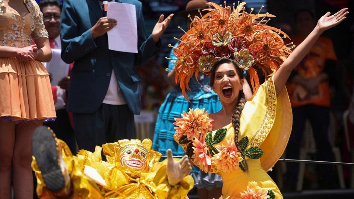 FOTO: Kebangkitan Pepino, Kemeriahan Karnaval Penuh Warna di Bolivia