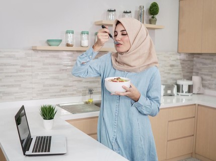 Bukan Makin Kurus, Ini 7 Alasan Berat Badan Justru Naik saat Puasa
