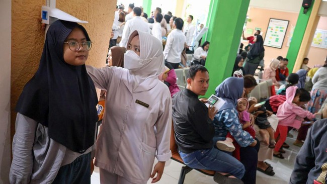 Menkes Budi Gunadi Sadikin mengungkapkan program Cek Kesehatan Gratis (CKG) telah mencapai 5,3 juta peserta, melampaui program Makan Bergizi Gratis.