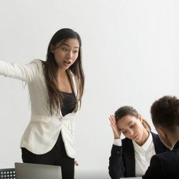 4 Bahaya Punya Pemimpin yang 'Red Flag', Pengaruh ke Performa Karyawan!