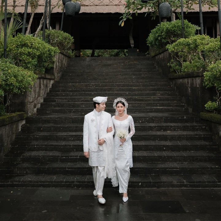 <p>Angga Yunanda dan Shenina Cinnamon diketahui sudah menjalin hubungan asmara sejak tahun 2020. Sejak mengumumkan hubungan mereka ke publik, pasangan ini kerap membagikan momen kebersamaan di media sosial. Jalinan cinta yang dijalani Angga dan Cinnamon jauh dari gosip miring, Bunda. Keduanya bahkan dikenal sebagai <em>couple goals</em> karena sering <em>quality time</em> bersama dan mendukung karier masing-masing di dunia akting. (Foto: Instagram @angga/ @sheninacinnamon)</p>