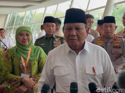 Prabowo Kurangi Perjalanan Dinas: Ndableg, Kau Lawan Emak-Emak Itu!